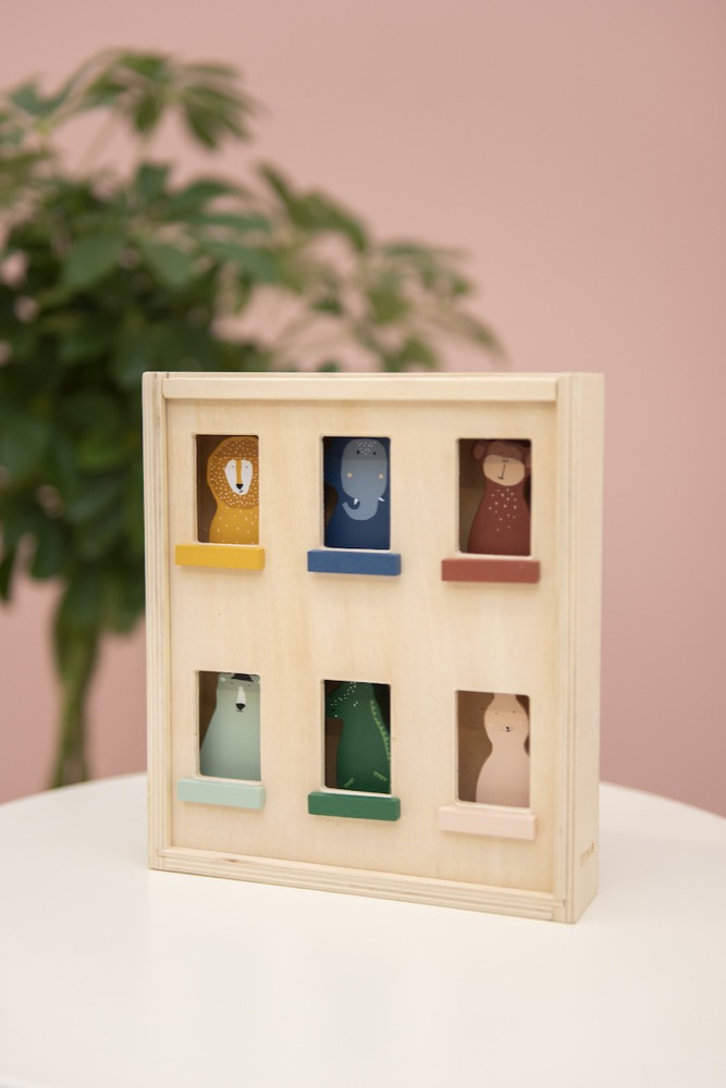 Apartamento de madera con animales